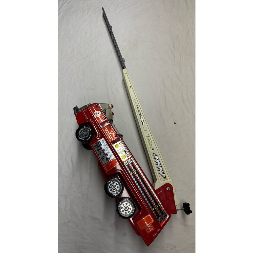 Vintage TONKA City of Blazedale Fire Ladder #2 Aerial Rescue Truck Red